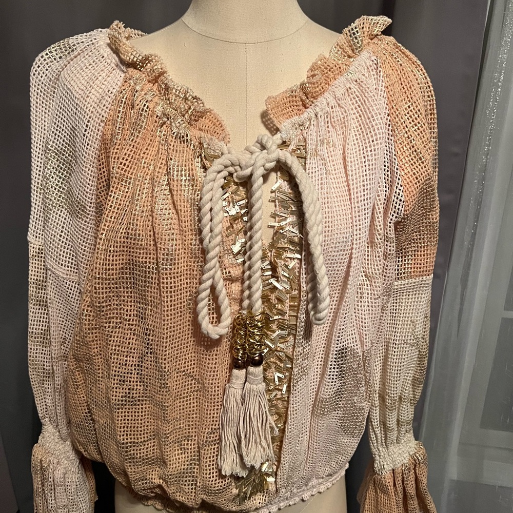 Cotton net blouse.